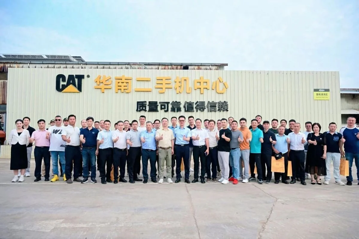 Guangzhou Construction Machinery Industry Association delegation and DJF Seal GM Zhenhui Lei at Caterpillar South China Certified Used Equipment Center